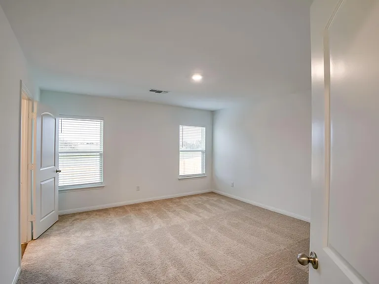 617 Riverdale Dr — Photo 13