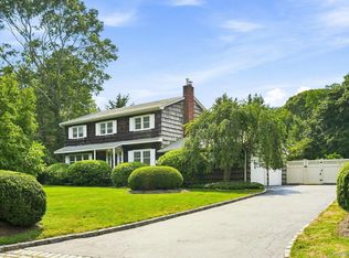 7 Bayberry Ln, Northport, NY 11768