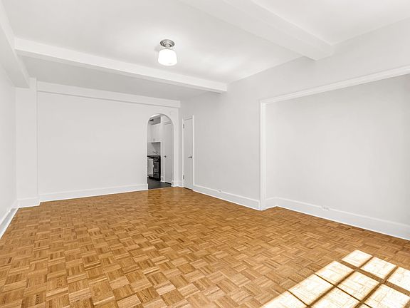 4th image of 307 E 44th St APT 1116
