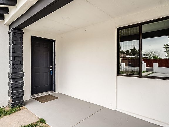 4th image of 2528 W Northview Ave