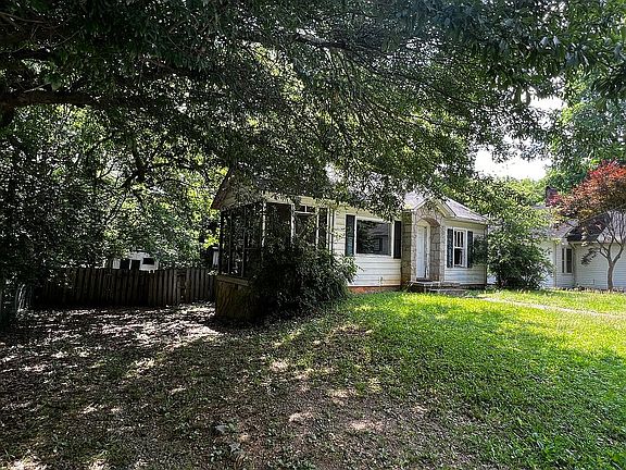 4th image of 1063 3rd St