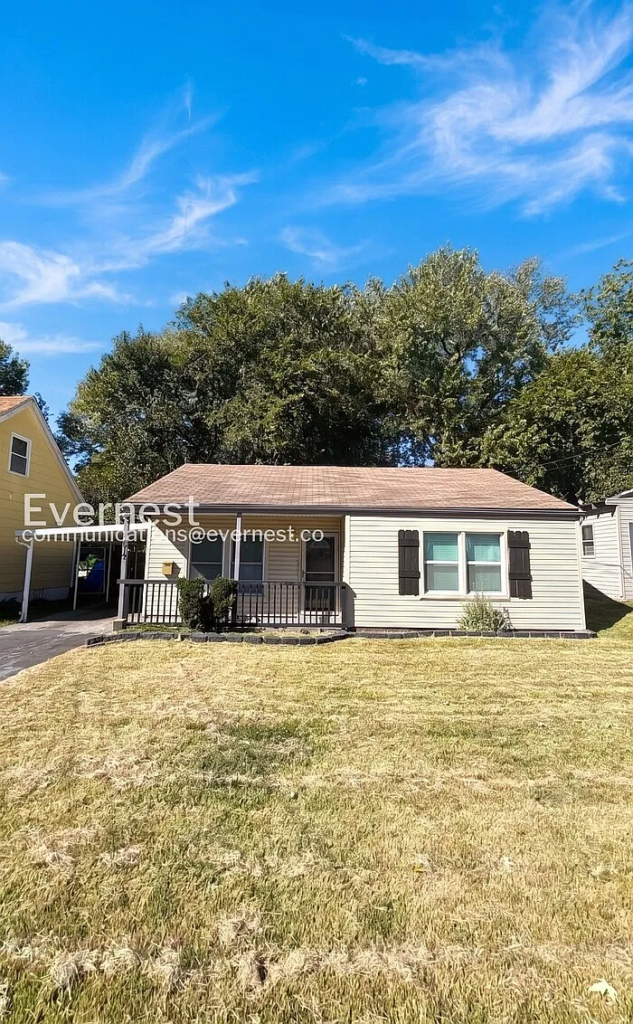 2 bed, 1.0 bath, 877 sqft, $1,200 — Photo 1