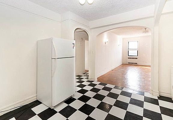3rd image of 47-51 40th St #3B