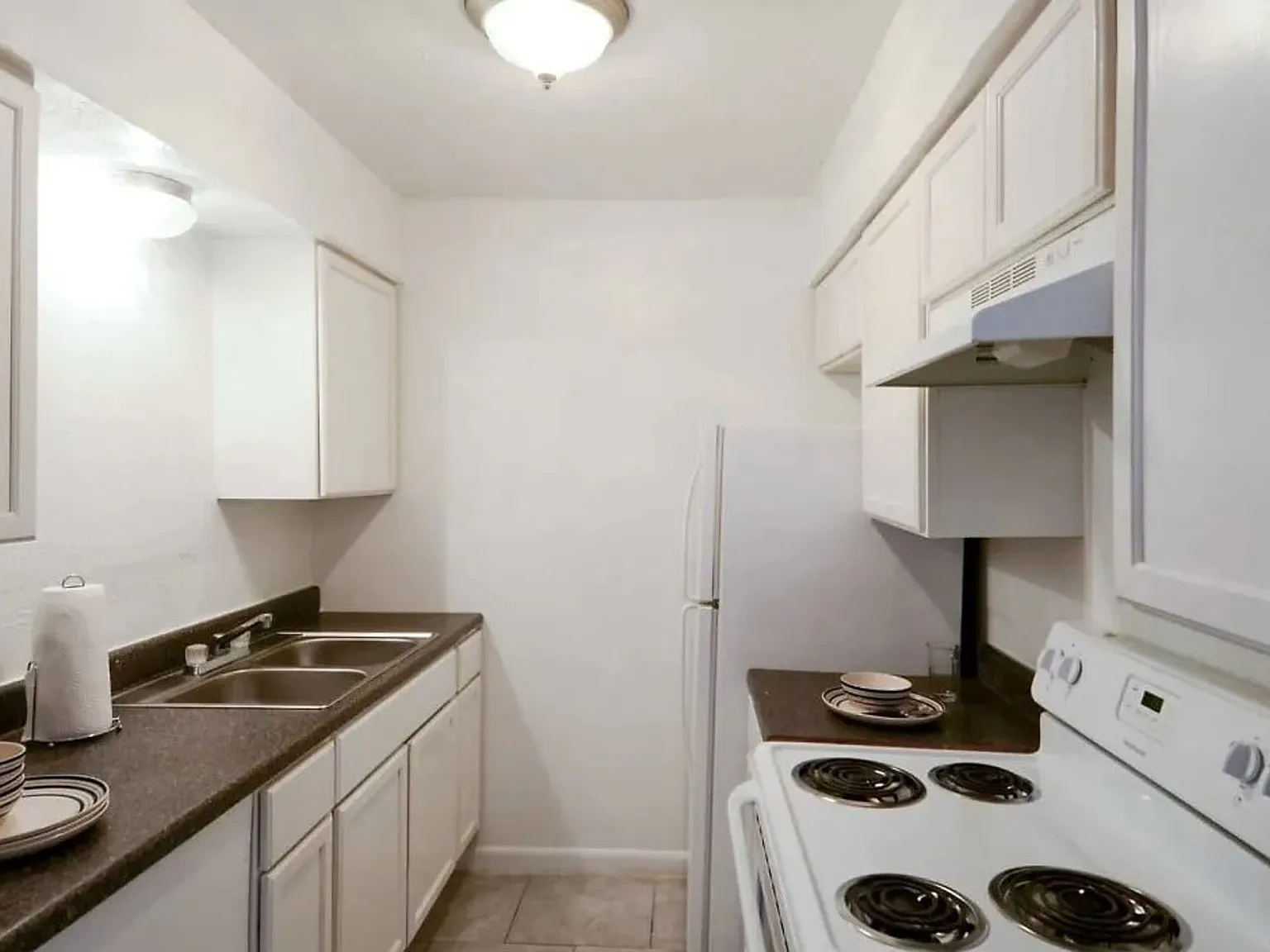 Las Brisas Apartments — Photo 4