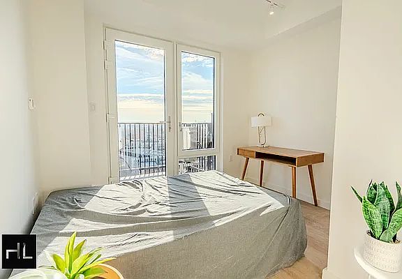 4th image of 931 Carroll St #1429