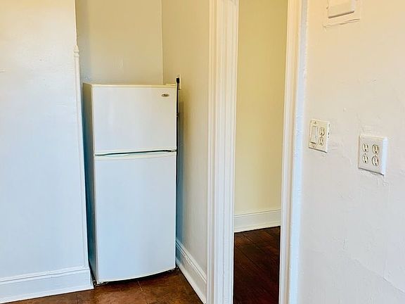 4th image of 2810 36th St APT 21