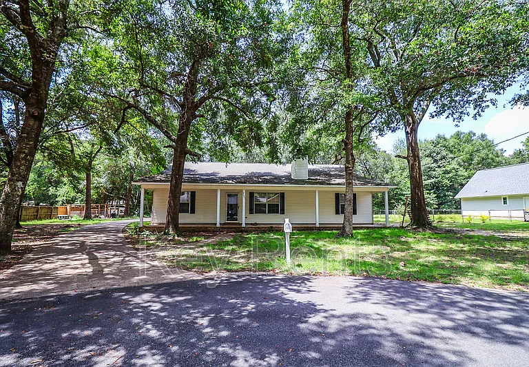 9001 Thompson Dr — Photo 1