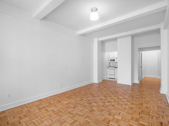3rd image of 160 W 71st St APT 4F