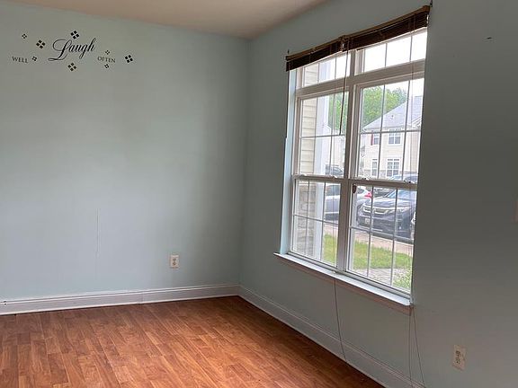 3rd image of 311 Old Squaw Ct