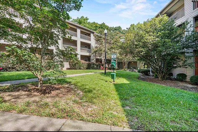 625 Edgewater Ln #1