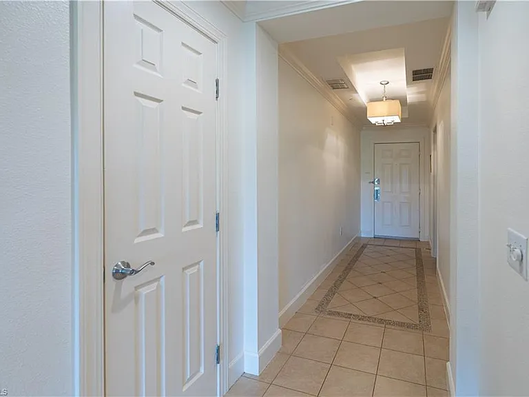 1362 Centre Court Ridge Dr #101 — Photo 4