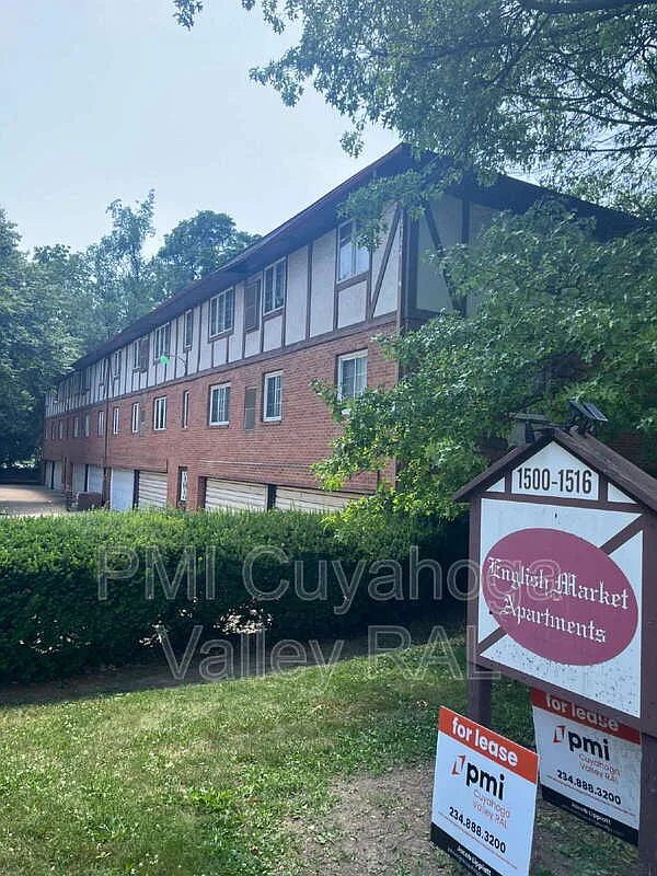 2 bed, 1.5 bath, 864 sqft, $995 — Photo 4