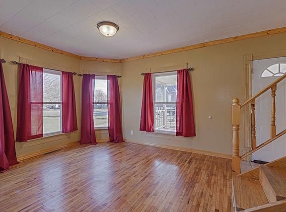 3rd image of 207 E 2nd Ave