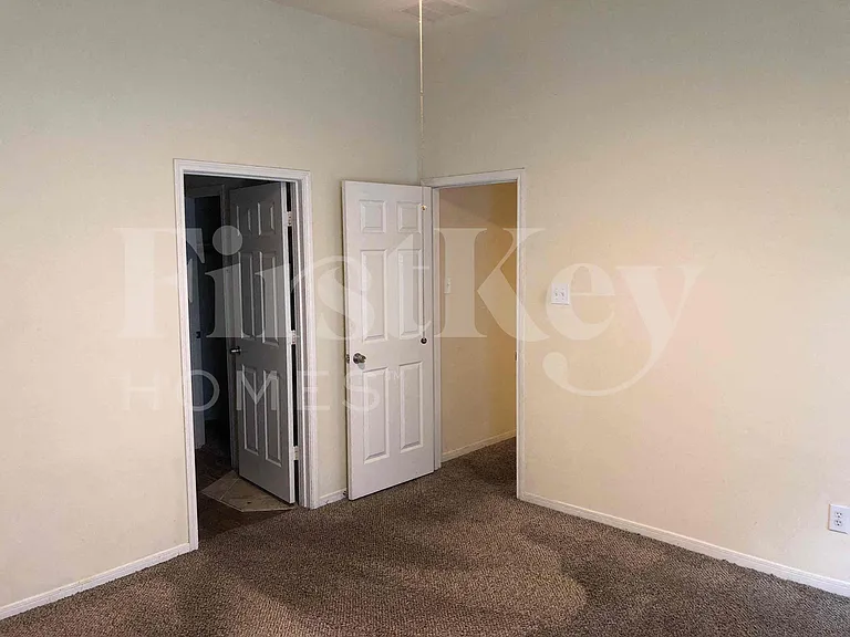 1123 Intrepid Oak Ln — Photo 11
