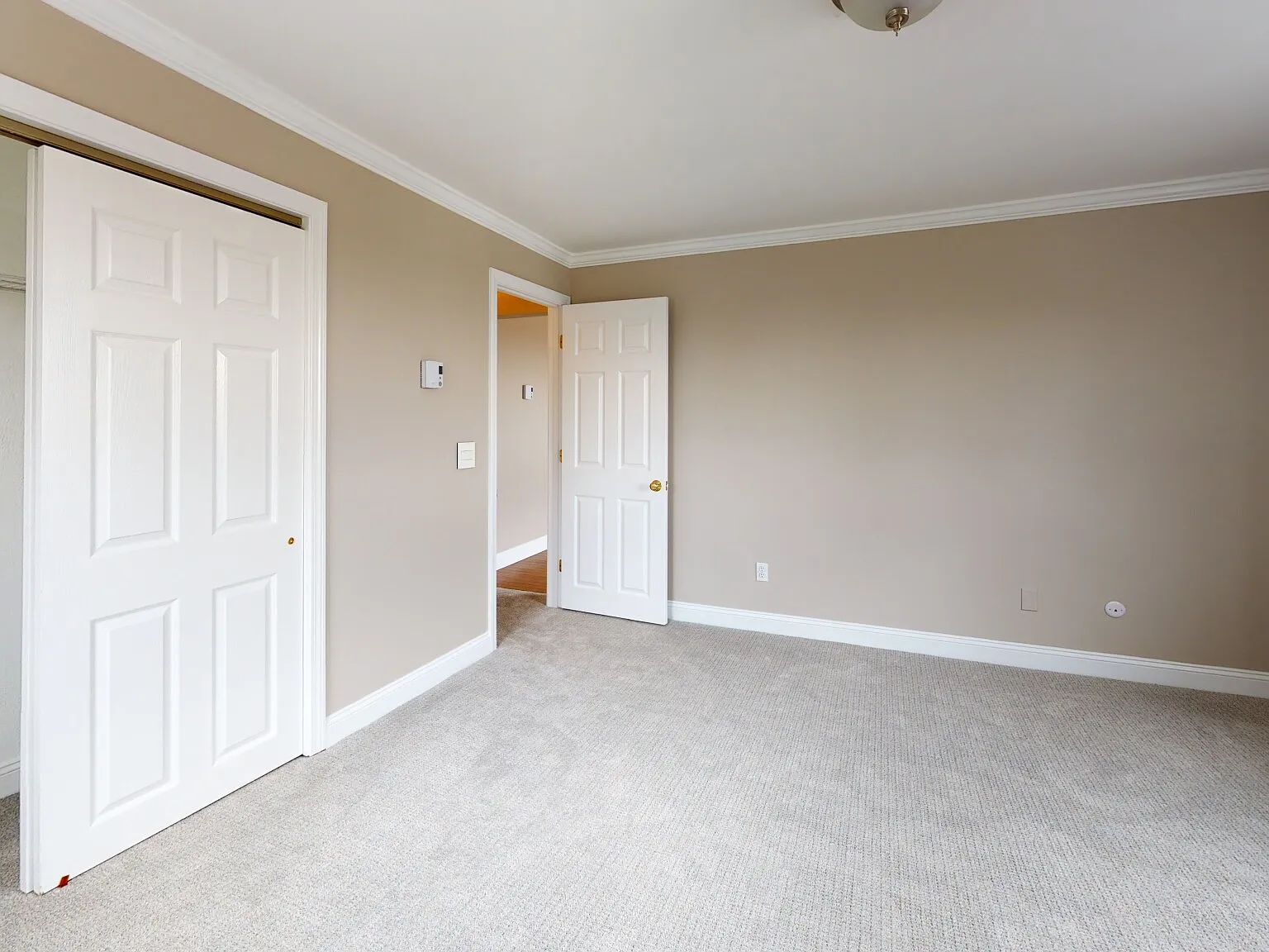 2 bed, 696 sqft, $2,995 — Photo 2