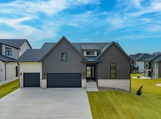 347 S Cedar Ridge Cv, West Des Moines, IA 50266