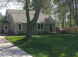 1137 W Mount Garfield Rd, Norton Shores, MI 49441