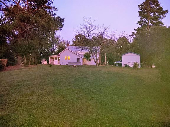Large back Yard great for kids, pets and relaxing!
