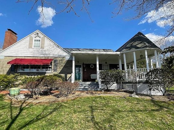 4th image of 522 Lowell Dr