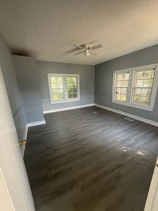 2 bed, 1.0 bath, 1000 sqft, $900 — Photo 2
