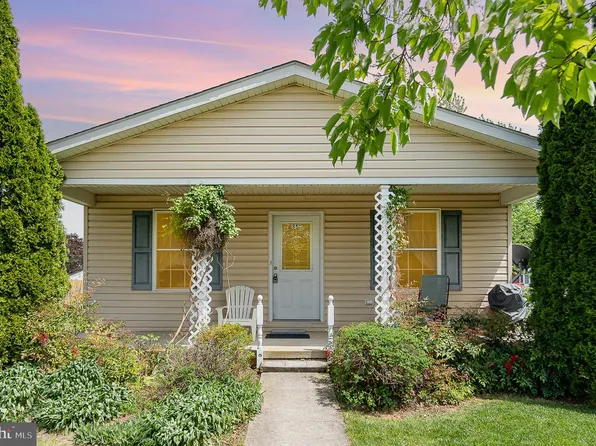 35 Delaware Ave, Littlestown, PA 17340