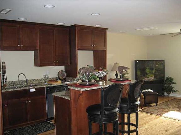 2nd image of 310 W 18th St #4
