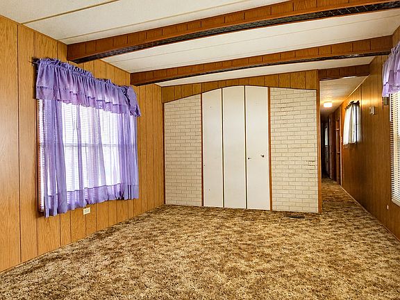 4th image of 355 Caloosa Ct