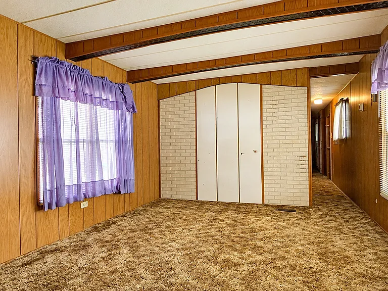 355 Caloosa Ct — Photo 4