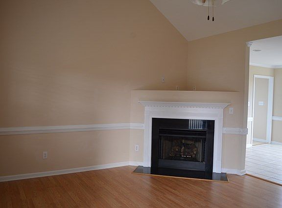 5th image of 215 Killdeer Dr