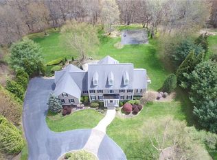 86 Delta Dr, Saunderstown, RI 02874