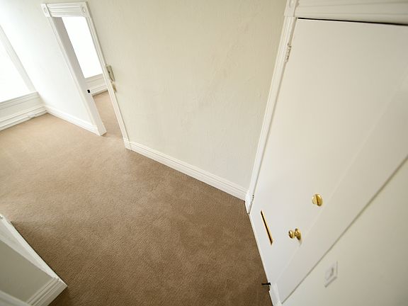3rd image of 2111 Vine St Ste C