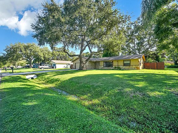 4th image of 4410 Areca Palm Drive