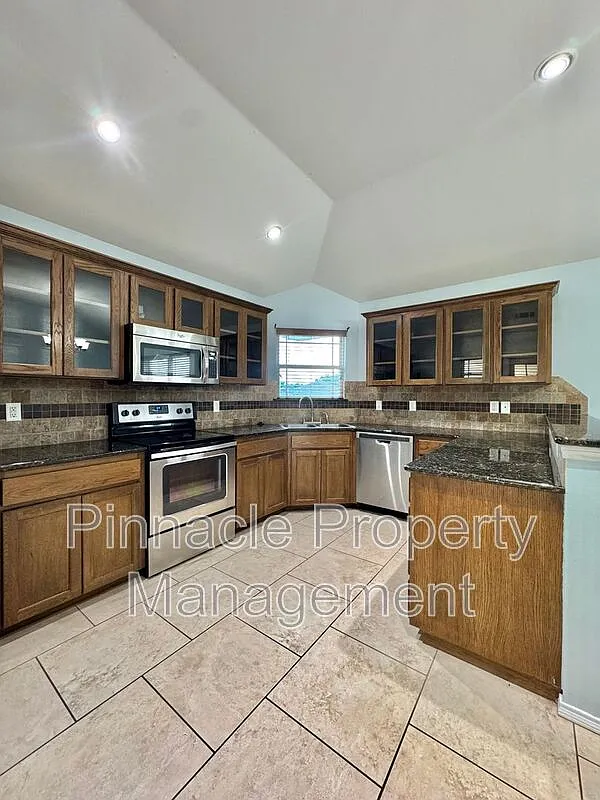 Building Photo - 4925 Scarlett Oak Dr