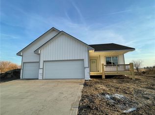 9070 Tatum Dr, West Des Moines, IA 50266