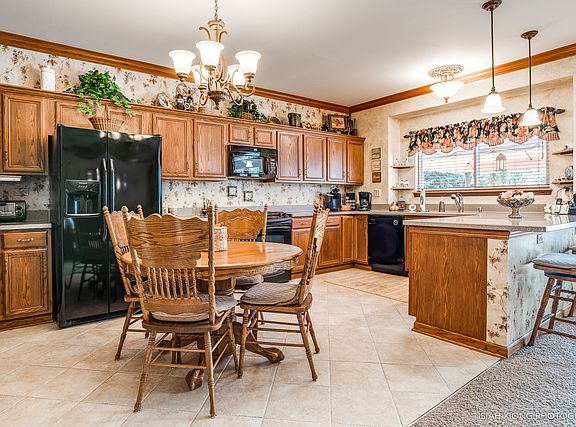 5th image of 309 Barnaby Dr