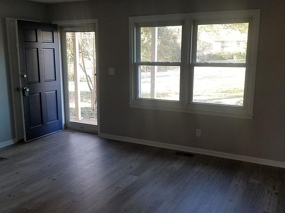 4th image of 240 Cedarwood Ave