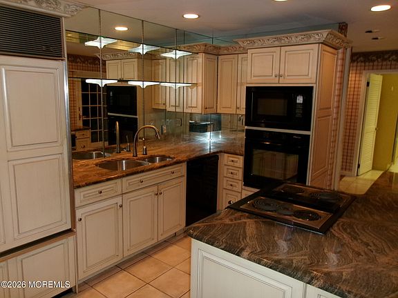 2nd image of 852 Glenwood Circle