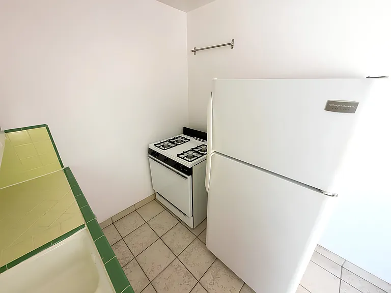 262 S Sycamore Ave #7 — Photo 7