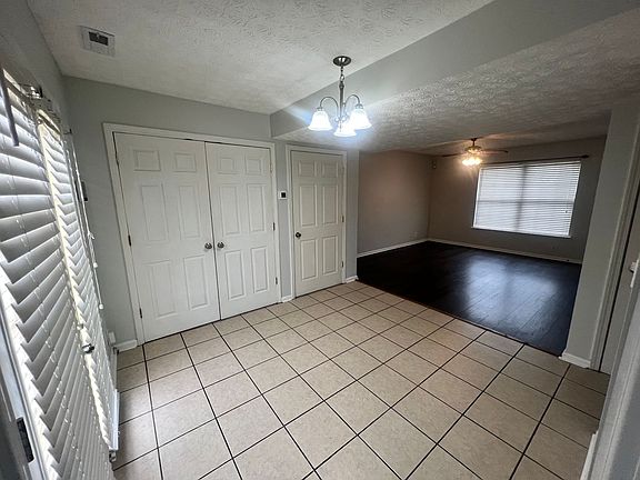 5th image of 4904 Applegrove Ln