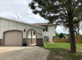 2255 Springbrook Ct, Grand Forks, ND 58201