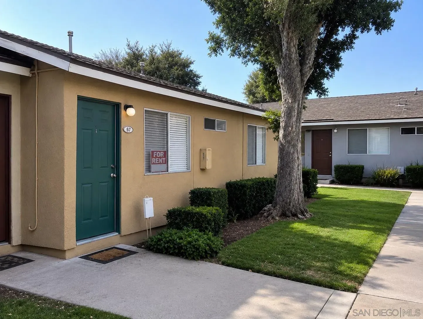 3 bed, 2.0 bath, 900 sqft, $3,400 — Photo 1