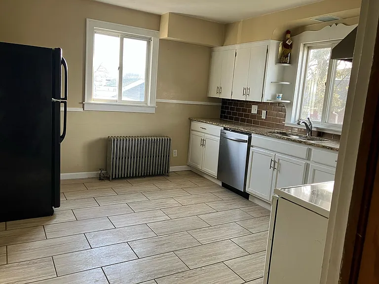 732 S Market St #2 — Photo 2