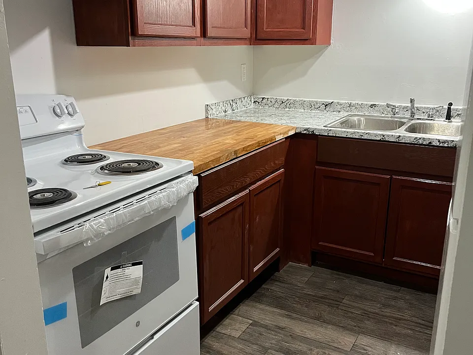 Stonehill Apartments