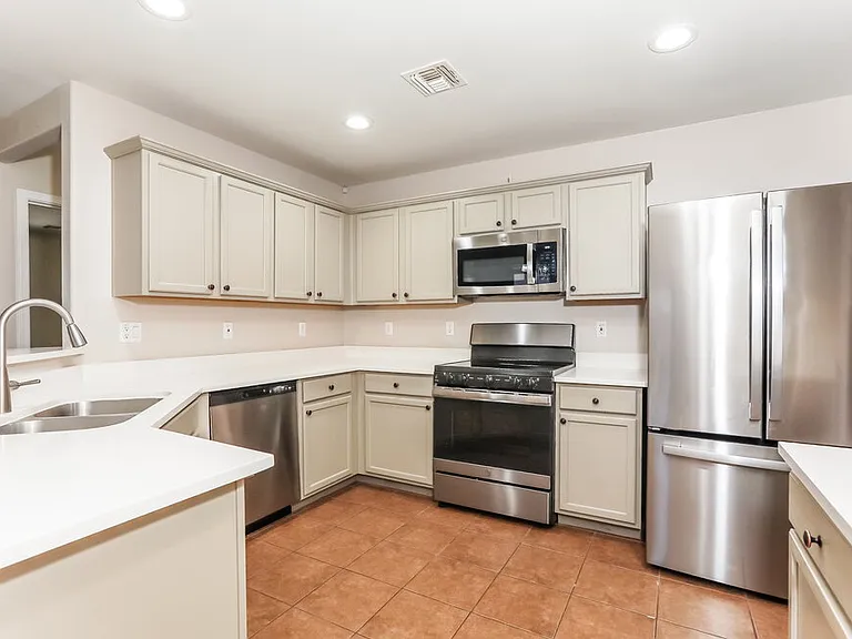 37870 N Beverly Ave — Photo 8