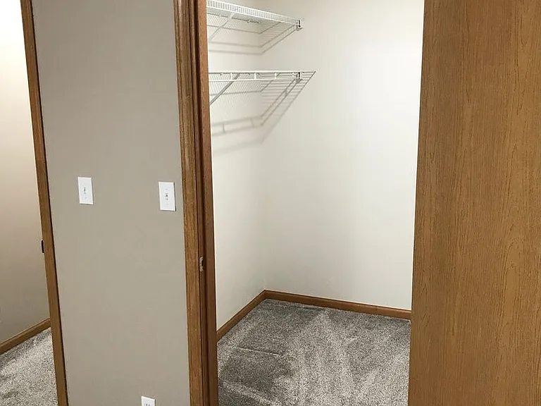 Deer Park Apartments — Photo 17