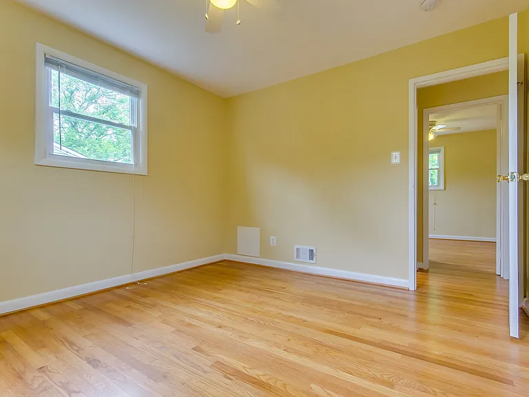 11705 Ashley Dr — Photo 13