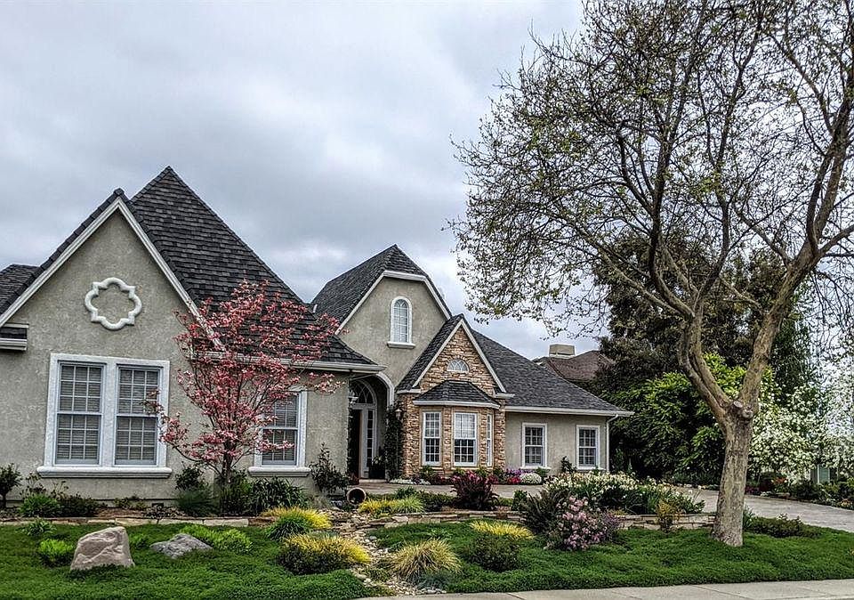 1st image of 2135 Oak Creek Dr #106