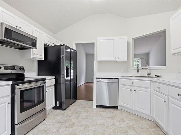 3rd image of 65 Williams Ct