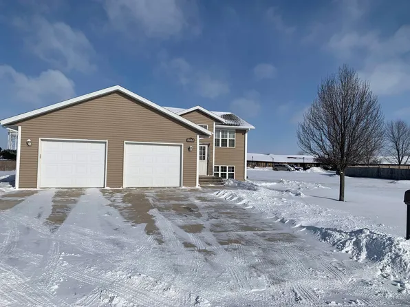 2002 25th St, Spirit Lake, IA 51360