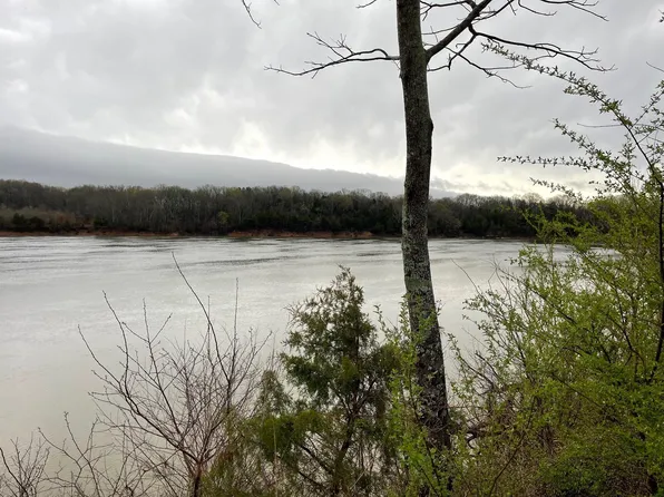 70 Cravens Dr, Savannah, TN 38372